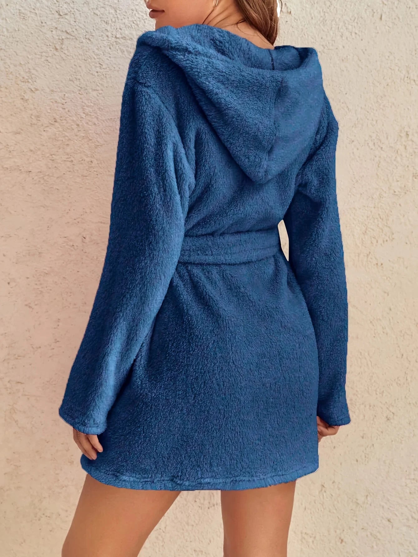 1 piece of women's solid color hooded robe with belt, cozy and warm fleece pajamas for home wear in autumn and winter.