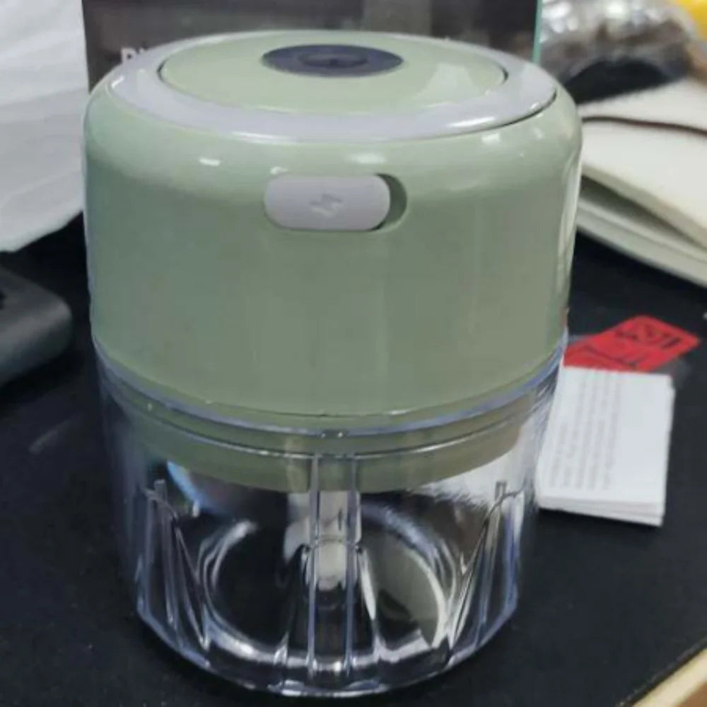 Mini Rechargeable Garlic Chopper and Meat Grinder, Durable and Sturdy, Suitable for Crushing Garlic, Chili, Onions, Minced Meat,