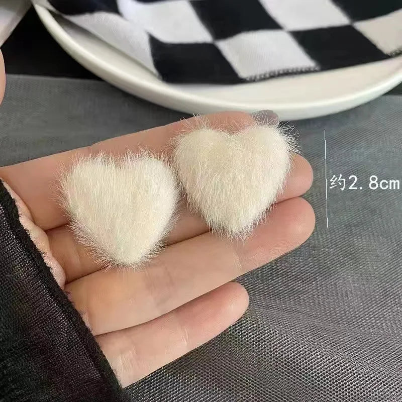Korean Sweet White Plush Heart Hoop Earrings for Women Exaggerated Flocking C-Shaped Earrings Wedding Party Jewelry Gift 03