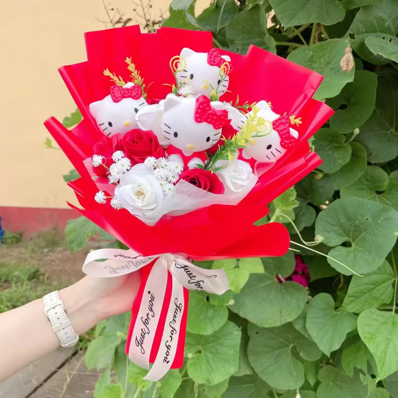 Cartoon Vinyl Doll Action Figures With Artificial Flower Creative Bouquet Christmas Valentine Birthday Gifts 4