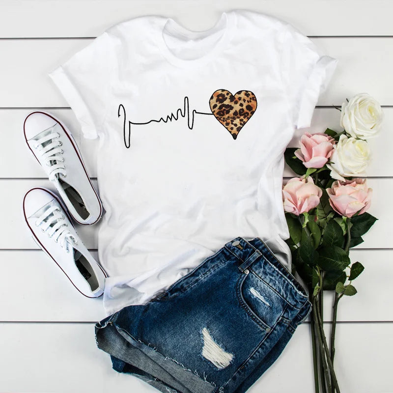 Women's 90s Leopard Heartbeat Graphic T-Shirt in Harajuku Style – Short Sleeve Summer Top