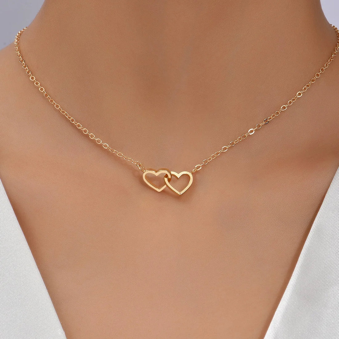 Tiny Cute Double Hollow Heart Chain Necklace Women Fashion Love Necklace Valentine's Day Jewelry for Women Golden