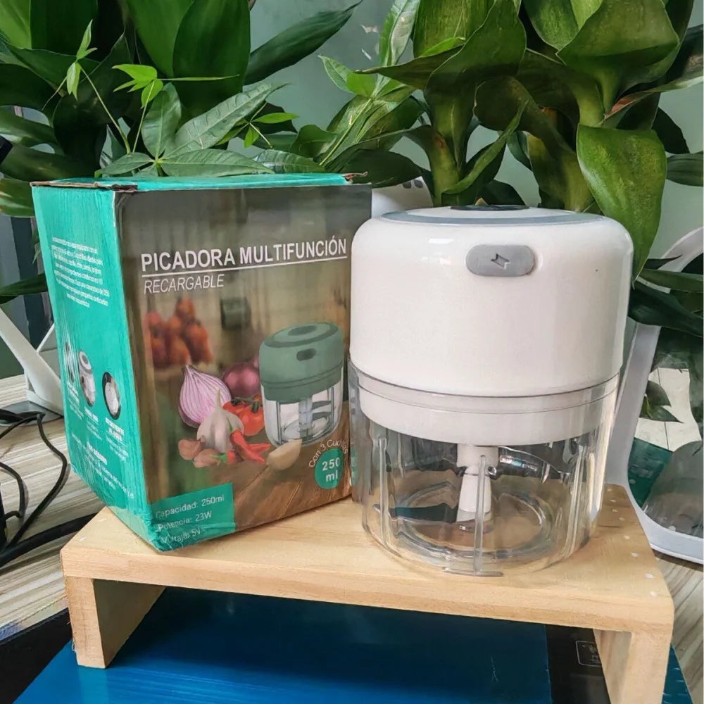 Mini Rechargeable Garlic Chopper and Meat Grinder, Durable and Sturdy, Suitable for Crushing Garlic, Chili, Onions, Minced Meat,
