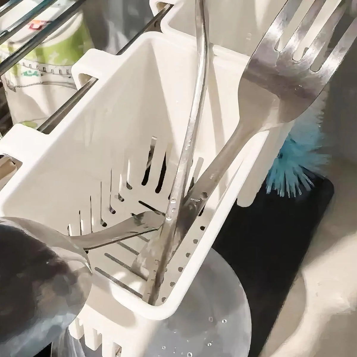 Cutlery Drain Basket with Cup Holder Kitchen Storage Rack for Forks Spoons Chopsticks Quick Dry Countertop Organizer Simple Rack