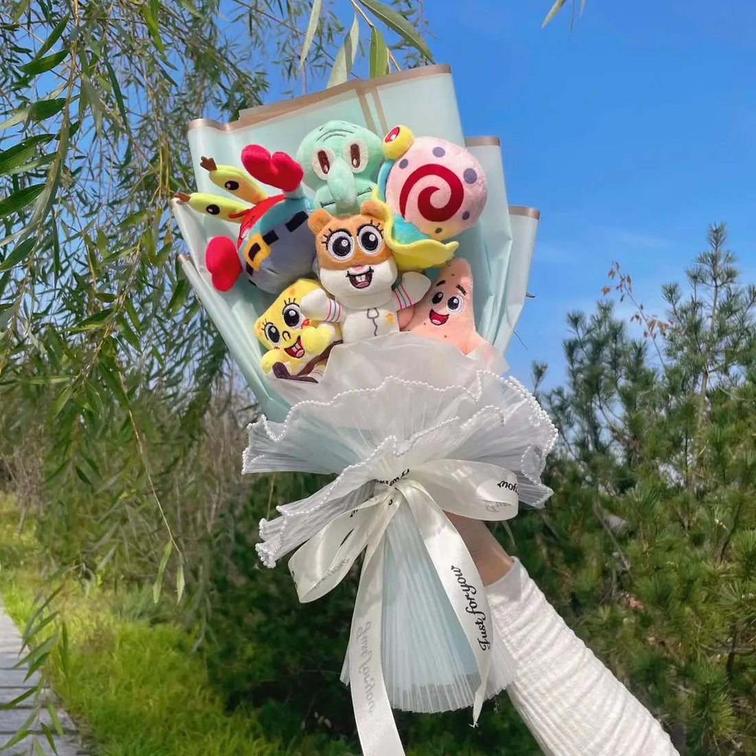 Handmade Cartoon Plush Flower Bouquet Gift – Premium Stuffed Doll Arrangement for Birthday, Graduation & Special Occasions